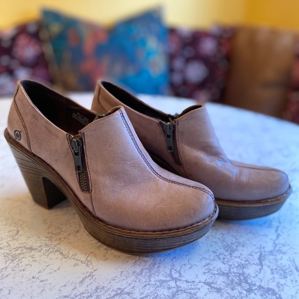 Born ankle boots w/ zipper, size 7.5, GUC!